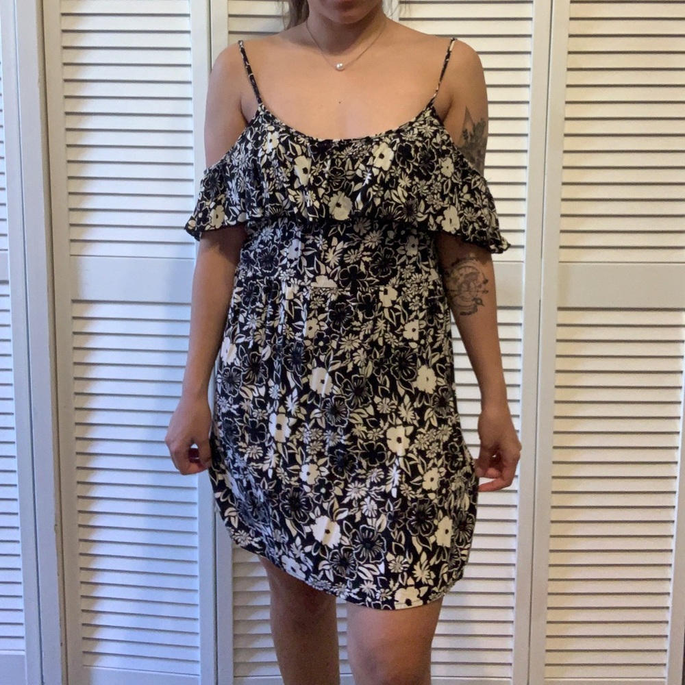 Cute hollister floral dress